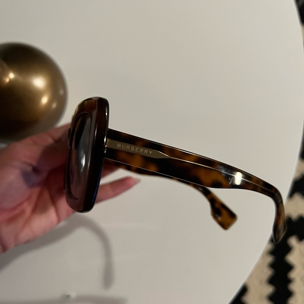 Burberry sunglasses - Picture 4 of 4